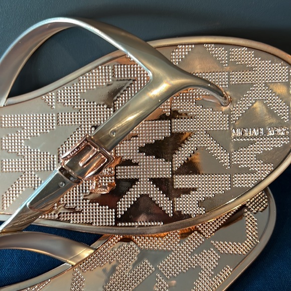 NWT MICHAEL KORS SANDALS - Picture 3 of 4